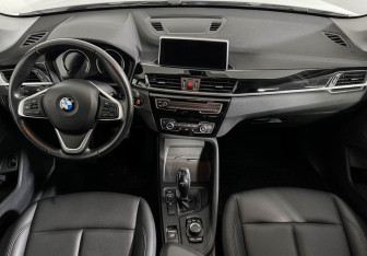 Подержанный автомобиль BMW X1 2020 года (11 фото)