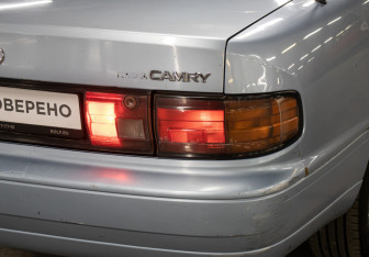 Подержанный автомобиль Toyota Camry Sedan 1991 года (16 фото)