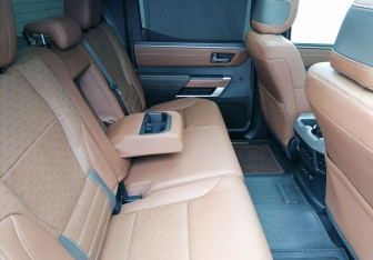 Подержанный автомобиль Toyota Tundra 2021 года (10 фото)