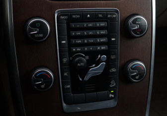 Подержанный автомобиль Volvo XC70 2014 года (14 фото)