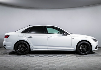 Подержанный автомобиль Audi A4 Sedan 2017 года (4 фото)