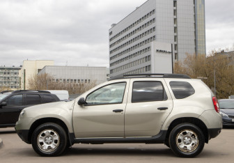 Подержанный автомобиль Renault Duster 2013 года (6 фото)