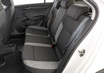 Подержанный автомобиль Skoda Rapid Liftback 2021 года (18 фото)