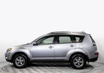 Подержанный автомобиль Mitsubishi Outlander 2008 года (7 фото)