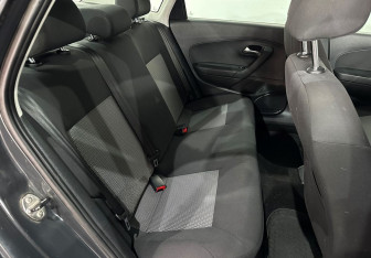 Подержанный автомобиль Volkswagen Polo Sedan 2014 года (12 фото)