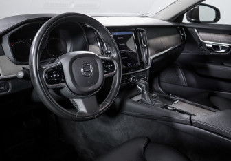 Подержанный автомобиль Volvo S90 2021 года (14 фото)