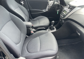 Подержанный автомобиль Hyundai Solaris Sedan 2013 года (9 фото)