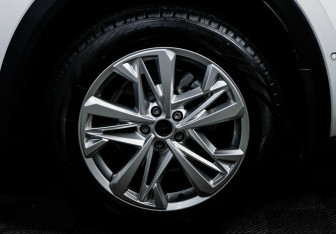 Подержанный автомобиль Geely Monjaro 2023 года (8 фото)