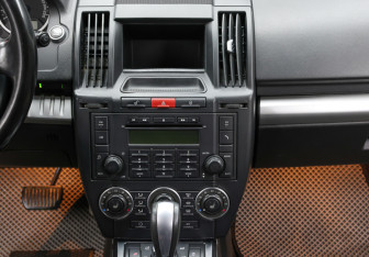 Подержанный автомобиль Land Rover Freelander 2011 года (15 фото)