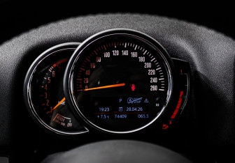 Подержанный автомобиль MINI Countryman 2019 года (10 фото)