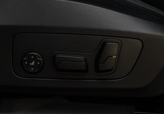 Подержанный автомобиль BMW X1 2025 года (17 фото)