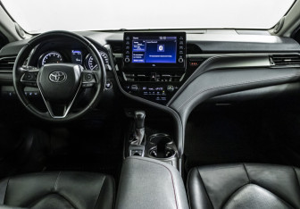 Подержанный автомобиль Toyota Camry Sedan 2021 года (15 фото)