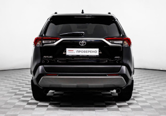 Подержанный автомобиль Toyota RAV4 2021 года (6 фото)