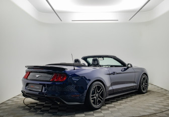 Подержанный автомобиль Ford Mustang Convertible 2020 года (10 фото)