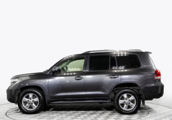 Подержанный автомобиль Toyota Land Cruiser Suv 2011 года (6 фото)