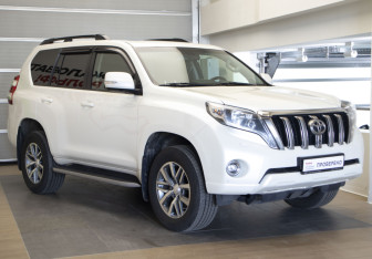 Подержанный автомобиль Toyota Land Cruiser Prado 2016 года (3 фото)