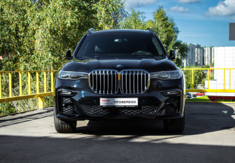 Подержанный автомобиль BMW X7 2020 года (2 фото)
