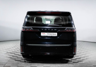 Подержанный автомобиль Voyah Dream 2023 года (6 фото)