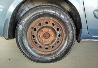 Подержанный автомобиль Kia Carnival 2007 года (17 фото)