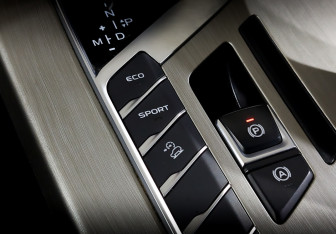 Подержанный автомобиль Geely Coolray 2022 года (26 фото)