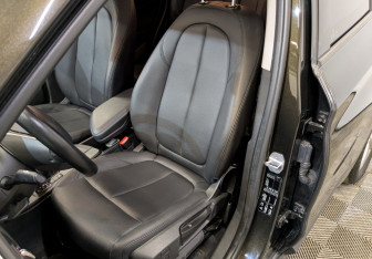 Подержанный автомобиль BMW X1 2018 года (19 фото)