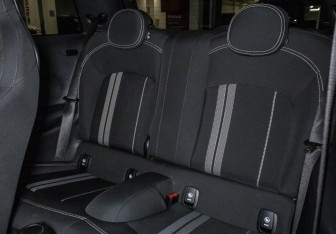 Подержанный автомобиль MINI Hatch 2019 года (20 фото)