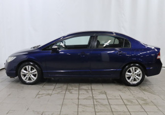 Подержанный автомобиль Honda Civic Sedan 2007 года (8 фото)