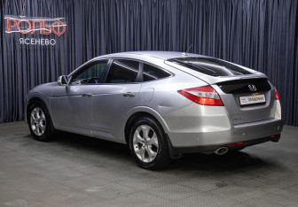 Подержанный автомобиль Honda Crosstour 2011 года (7 фото)