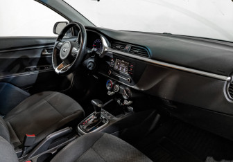 Подержанный автомобиль Kia Rio Hatchback 2021 года (11 фото)