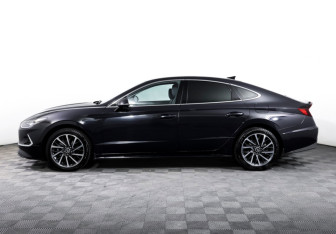 Подержанный автомобиль Hyundai Sonata 2023 года (8 фото)