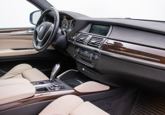 Подержанный автомобиль BMW X6 2011 года (10 фото)