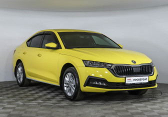 Подержанный автомобиль Skoda Octavia Liftback 2021 года (3 фото)