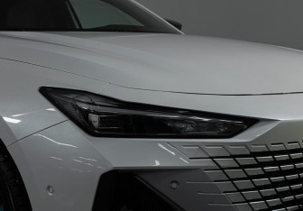 Подержанный автомобиль Changan UNI-V 2023 года (20 фото)