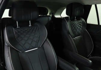 Подержанный автомобиль Hongqi E-HS9 2021 года (23 фото)