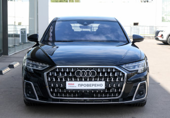 Подержанный автомобиль Audi A8 2022 года (2 фото)