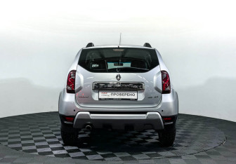 Подержанный автомобиль Renault Duster 2017 года (6 фото)