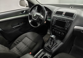 Подержанный автомобиль Skoda Octavia Liftback 2012 года (11 фото)
