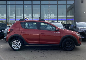 Подержанный автомобиль Renault Sandero 2018 года (5 фото)