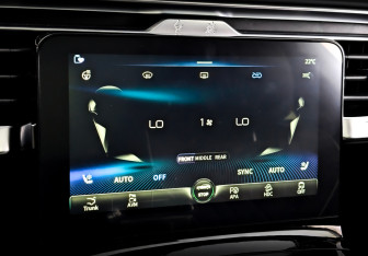 Подержанный автомобиль Hongqi E-HS9 2022 года (28 фото)