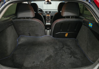 Подержанный автомобиль Volvo C30 2007 года (13 фото)