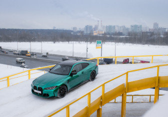 Подержанный автомобиль BMW M4 Coupe 2022 года (3 фото)