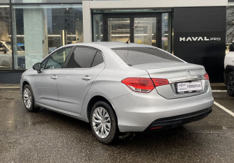 Подержанный автомобиль Citroen C4 Sedan 2013 года (7 фото)
