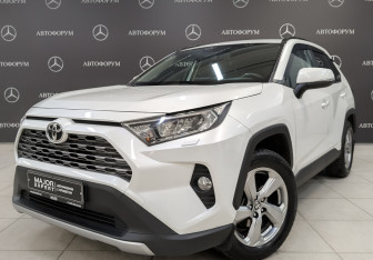 Подержанный автомобиль Toyota RAV4 2021 года (1 фото)