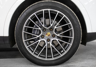 Подержанный автомобиль Porsche Cayenne 2020 года (29 фото)