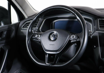 Подержанный автомобиль Volkswagen Tiguan 2019 года (9 фото)