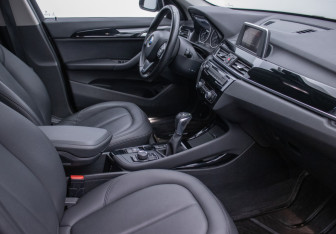 Подержанный автомобиль BMW X1 2016 года (9 фото)