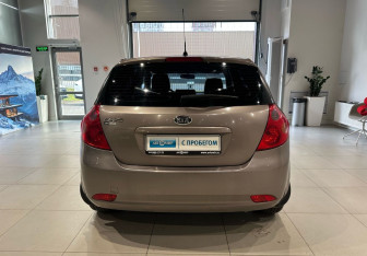 Подержанный автомобиль Kia Ceed Hatchback 2007 года (5 фото)