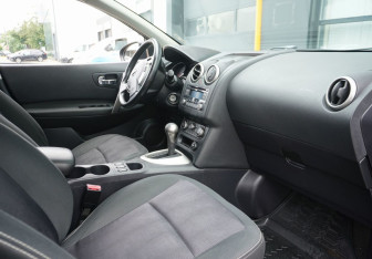 Подержанный автомобиль Nissan Qashqai 2012 года (11 фото)
