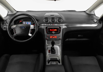 Подержанный автомобиль Ford S-MAX 2008 года (8 фото)