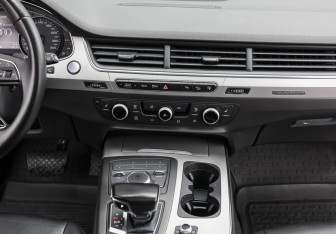 Подержанный автомобиль Audi Q7 2016 года (15 фото)